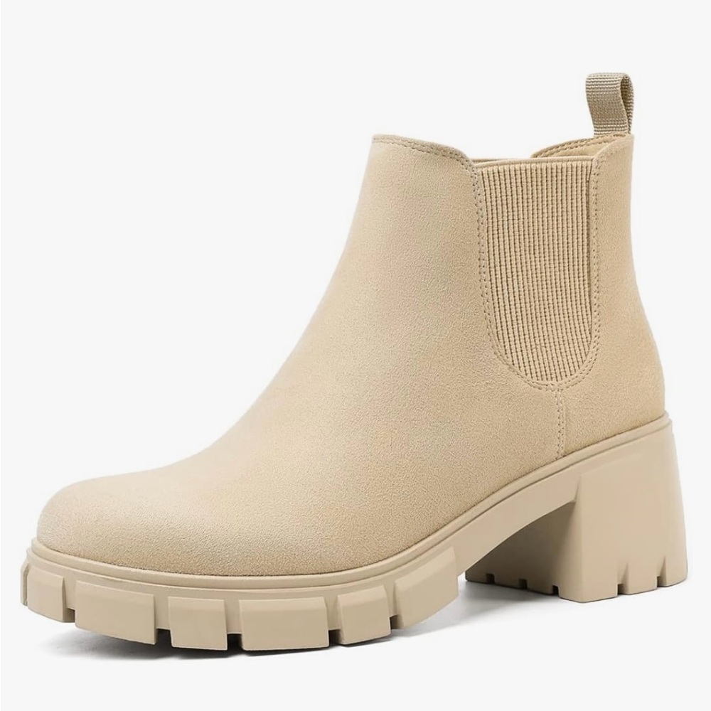 Boots 👢 🥰 Never been worn!